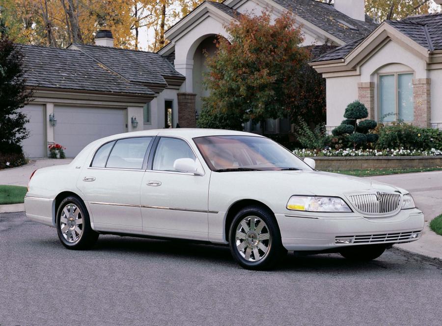  Lincoln Town Car 2003 года  (фото 47 из 68)